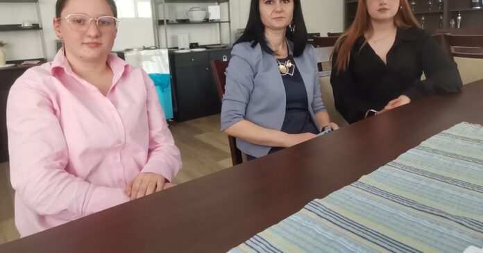 Olimpice din întâmplare: Povestea elevelor care au transformat „eșecul” repartizării într-o carieră de succes