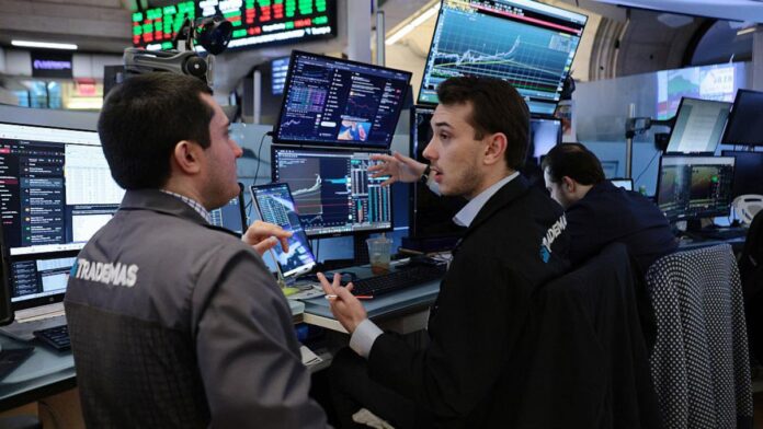 Paradoxul bursei: Wall Street atinge noi maxime istorice în ciuda conflictului din Iran și a incertitudinii economice