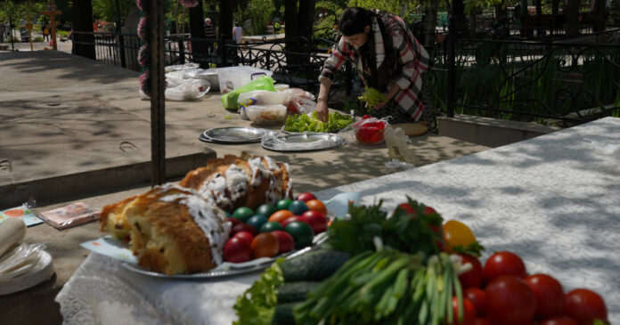 Paștele Blajinilor 2026: Ritualuri și obligații pentru comemorarea celor adormiți, respectate în întreaga Românie