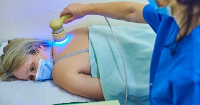 Pensionarii primesc primele bilete de tratament din 2026: plecarea are loc în câteva zile, iar prețurile au explodat