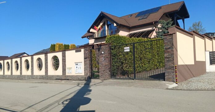 Percheziții DNA la Consiliul Județean Bistrița-Năsăud și la domiciliul președintelui CJ, Radu Moldovan. Acuzațiile care i se aduc