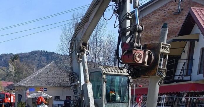 Pericol de explozie în Rucăr: 100 de persoane evacuate după avarierea unei conducte magistrale de gaze în timpul lucrărilor