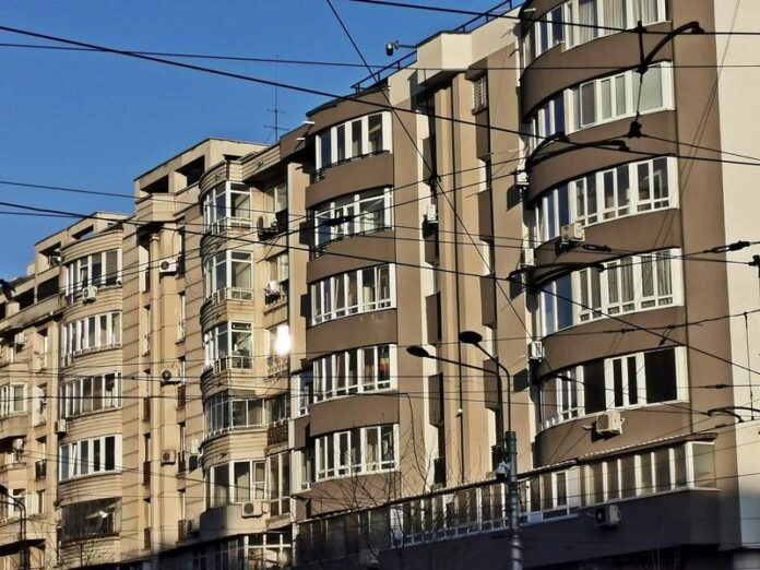 Peste 2.000 de blocuri din București, fără apă caldă după incendiul de la CET Vest. Când estimează Termoenergetica rezolvarea problemei