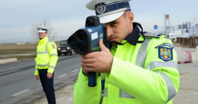 Polițist din Galați, amendat și suspendat de la conducere după ce a fost înregistrat cu 121 km/h într-o localitate