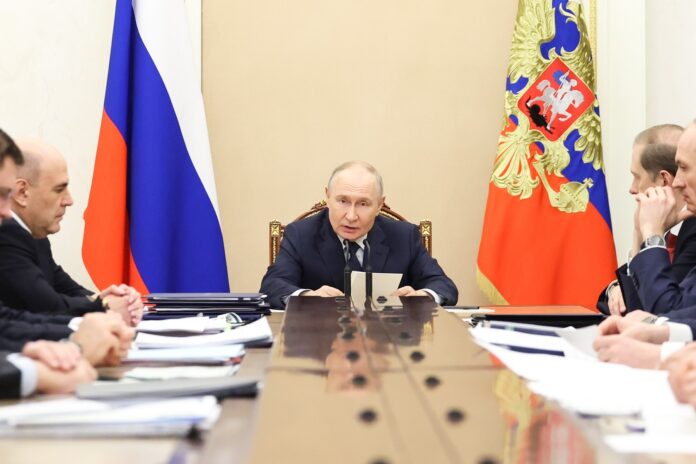 Popularitatea lui Vladimir Putin a atins cel mai scăzut nivel de la începutul războiului: două posibile explicații