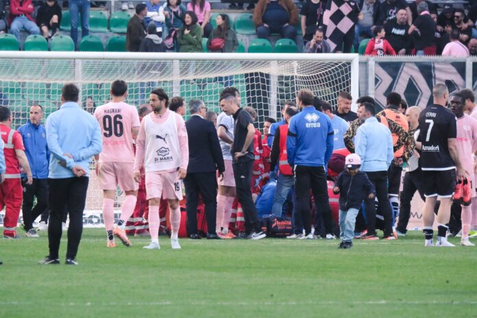 Portarul Jonathan Klinsmann, fiul celebru al lui Jürgen Klinsmann, suferă fractură la gât în timpul unui meci din Serie B italiană