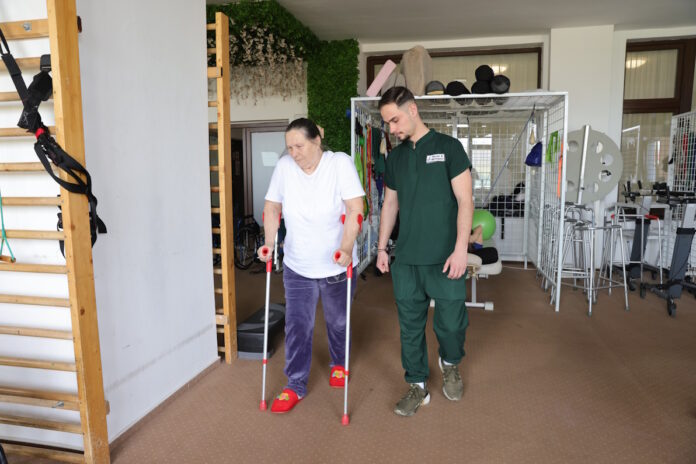 Povestea unei paciente: Cum kinetoterapeuții au ajutat-o să se recupereze după operația de gonartroză