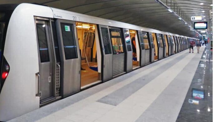 Prăbușirea unei bucăți de tavan în tunelul de metrou de pe Magistrala 4 din București: Circulația trenurilor, oprită temporar