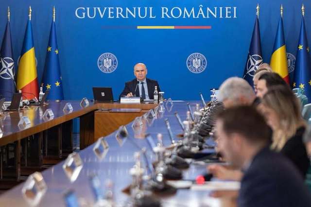 Premierul Ilie Bolojan a avut o întâlnire cu USR pentru a discuta despre viitoarele consultări cu UDMR și minoritățile, precum și despre preluarea responsabilității ministerelor vacante de către miniștrii titulari.