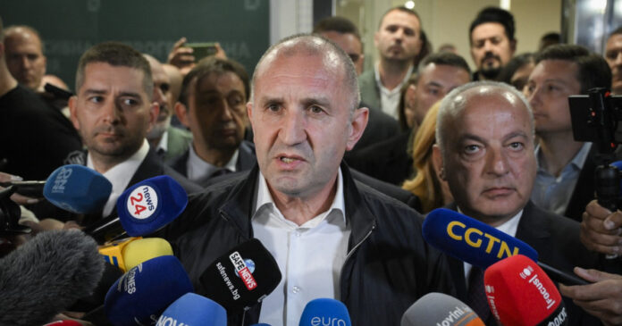 Prima reacție a Kremlinului după victoria lui Rumen Radev în alegerile din Bulgaria: Kremlinul salută apelurile la dialog și dorința de restabilire a legăturilor cu Rusia