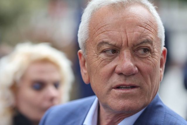 Primarul Buzăului, Constantin Toma, a votat pentru premierul Bolojan, exprimând sentimente contradictorii legate de criza politică și criticând PSD pentru neadevăruri