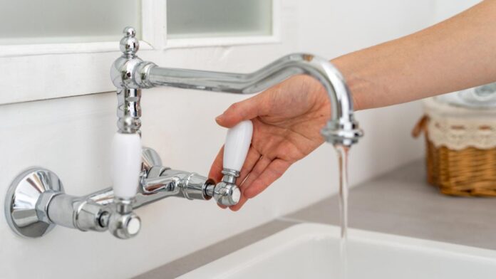 Primarul Nicușor Dan anunță reînceperea furnizării apei calde în blocurile din București afectate de avaria majoră de la CET Vest