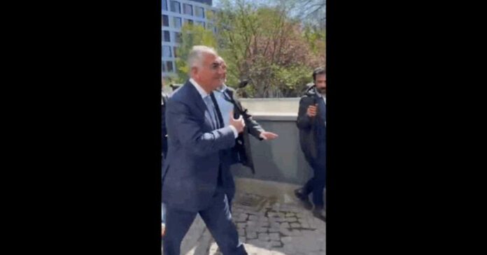 Prințul moștenitor al Iranului, Reza Pahlavi, atacat la Berlin: „Va face ceva lumea liberă sau va asista la masacru în tăcere?”