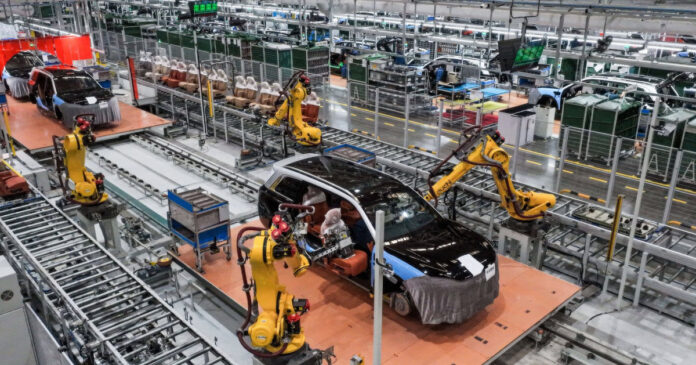 Producătorul auto chinez Seres obține brevet pentru toalete integrate în mașini, cu comandă vocală