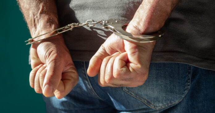 Profesor de 67 de ani din Constanța, arestat pentru relații sexuale cu o elevă de 16 ani; Inspectoratul Școlar demarează verificări