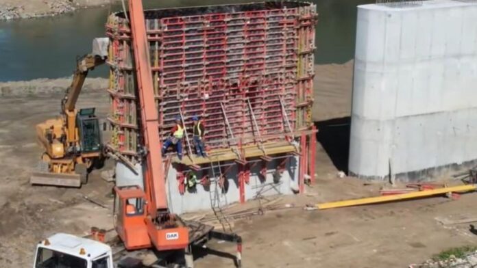 Progresul lucrărilor la primul pod peste Prut la nivel de autostradă cu Republica Moldova: stadiul actual după un an de șantier