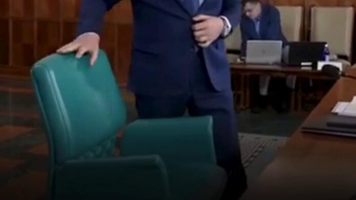 PSD părăsește oficial Guvernul Bolojan: Miniștrii social-democrați și-au depus demisiile la Palatul Victoria