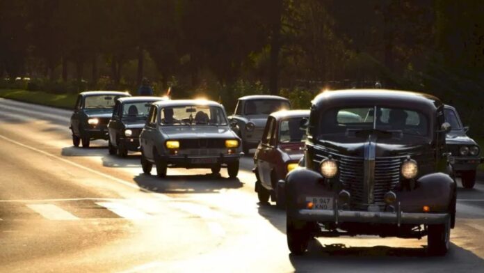 Retroparada Primăverii 2026: Expoziție de mașini de epocă în Parcul Lumea Copiilor din București