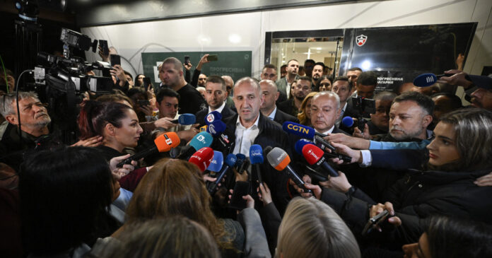 Rumen Radev declară victoria coaliției 'Bulgaria progresistă' în alegerile anticipate, subliniind triumful asupra apatiei electorale