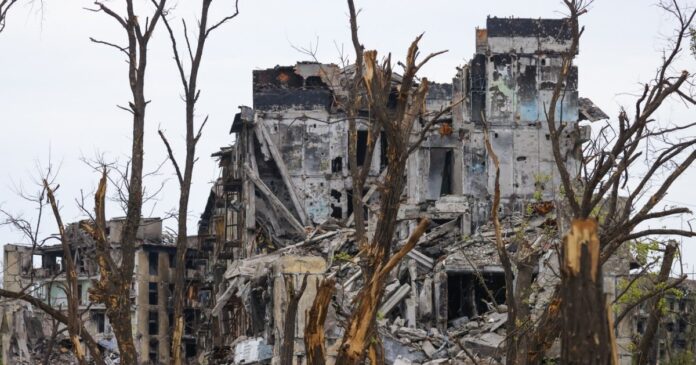 Rusia distruge gropi comune lângă Mariupol, sugerează imagini din satelit