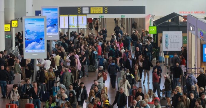 Ryanair închide check-in-ul cu 20 de minute mai devreme din cauza cozilor tot mai mari la frontierele europene