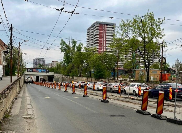 Șantierul M6 și cel de la linia de tramvai provoacă haos în traficul de pe Bd. Ion Mihalache. Părinți de Cireșari solicită soluția urgentă, care există și este avizată