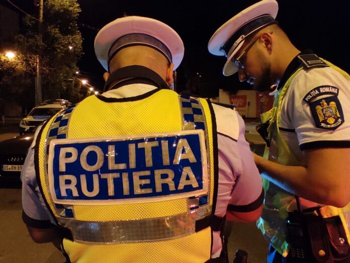 Șase polițiști rutieri și un patron de parcare din Mehedinți, trimiși în judecată pentru corupție și sabotarea anchetei