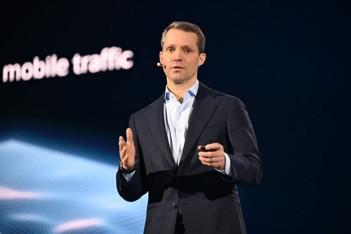 Șeful Nokia avertizează că Europa rămâne în urma Chinei și a SUA în construcția infrastructurii pentru centre de date AI