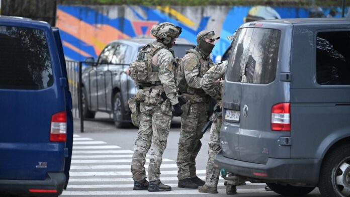 Șeful poliției de patrulare din Ucraina, Evhen Jukov, demisionează după ce doi ofițeri sunt acuzați de fugă în timpul atacului armat din Kiev