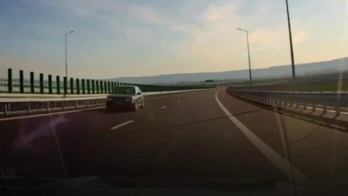 Șofer de 75 de ani, surprins circulând pe contrasens pe autostrada A7: incident grav pe șoseaua de mare viteză