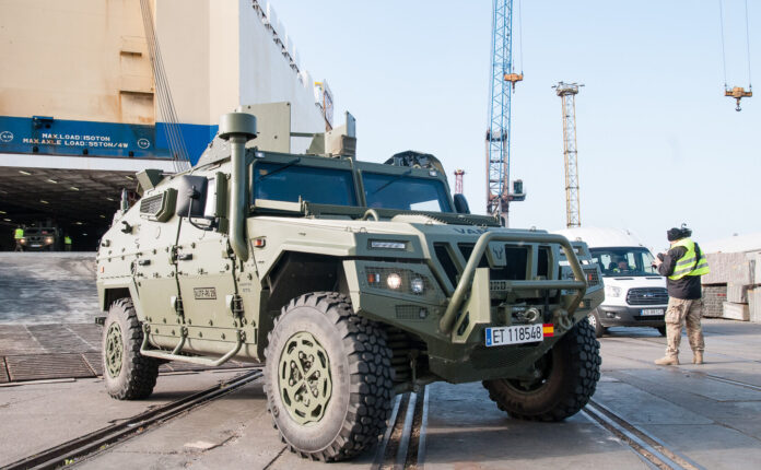 Spania donează Ucrainei o sută de vehicule tactice VAMTAC
