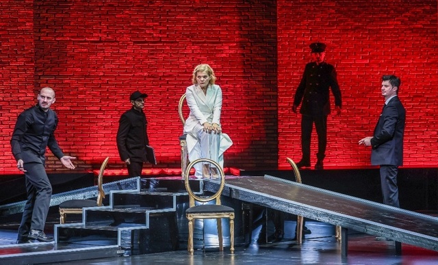 Spectacolul „Mary Stuart”, regizat de Andrei Şerban, invitat oficial la cea de-a 13-a ediţie a Madach International Theatre Meeting de la Budapesta