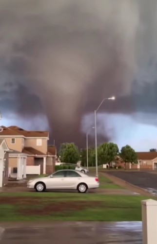SUA: Cel puțin zece răniți după ce mai multe tornade au afectat nordul statului Oklahoma, conform presei locale