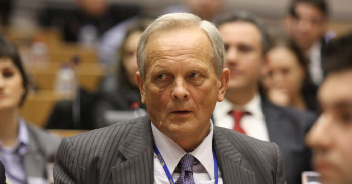 Theodor Stolojan avertizează că costul pierderii fondurilor UE și PNRR va fi suportat de românii obișnuiți, nu de elitele bogate