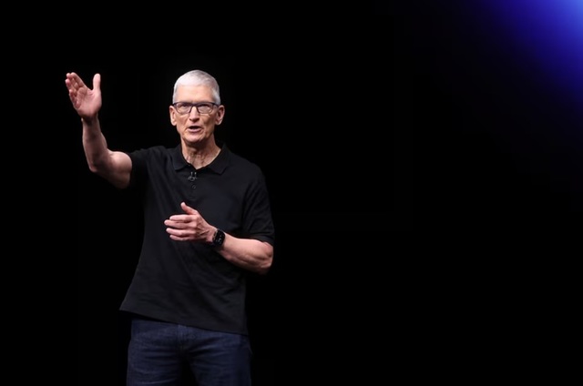 Tim Cook a transformat Apple într-un gigant de 4.000 de miliarde de dolari fără să încerce să fie Steve Jobs