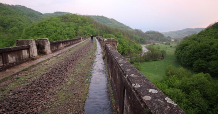 Transformarea fostelor căi ferate abandonate în trasee verzi pentru biciclete și drumeții prinde avânt în Europa, oferind lecții pentru România