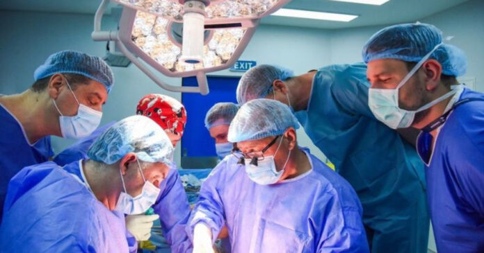 Tratament salvator pentru un tânăr cu o boală gravă de ficat: O poveste de speranță și reziliență medicală