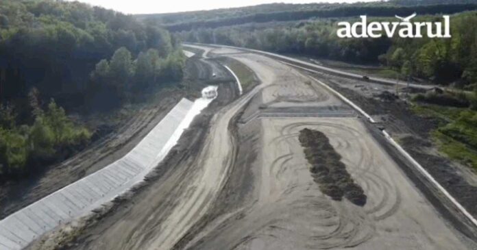 Tunelul mare construit pe Autostrada Vestului, intră în linie dreaptă: câți metri au mai rămas de excavat în galeriile sale