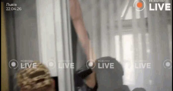 Un criminal din Ucraina a încercat să se spânzure în fața instanței: bărbatul care a ucis o cunoscută profesoară în plină stradă a recurs la un gest disperat