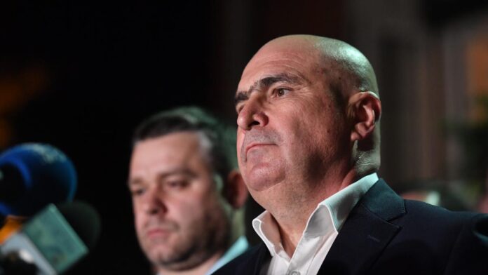 Un lider PNL dezvăluie planul lui Bolojan de a rămâne premier: Mandatul încetează doar prin moțiune de cenzură. AUR și PSD nu au voturile necesare