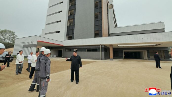 Un ministru sud-coreean dezvăluie un sit nuclear nord-coreean, iar SUA restricționează accesul la sateliți