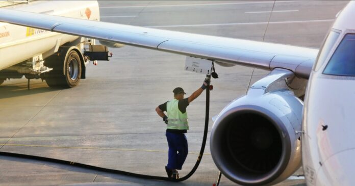 Uniunea Europeană analizează partajarea rezervelor de kerosen pentru avioane în caz de penurie
