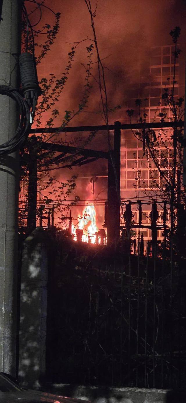 UPDATE - Aproximativ 2.300 de blocuri din vestul Capitalei, fără apă caldă în urma incendiului produs la CET Bucureşti Vest / Sunt afectate Sectoarele 5 şi 6 total, iar Sectoarele 1 şi 2 parţial / Anunţul ELCEN