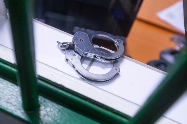 UPDATE - Un ucrainean și un rus, reținuți după ce au furat unui preot o borsetă cu 60.000 de lei, 3.800 de dolari și 400 de euro, într-un magazin de unde cumpăra mâncare pentru nevoiași. Autorii, prinși pe A1, existând indicii că voiau să plece din țară