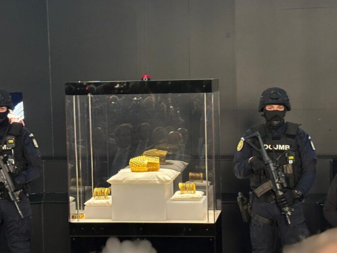 VIDEO | Coiful de la Coțofenești și brățările dacice recuperate după furtul din Olanda au fost aduse în România sub escortă specială