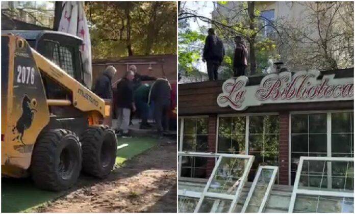 VIDEO | Demolarea terasei și salonului de evenimente „La Biblioteca” din Parcul Cișmigiu cu buldozerele