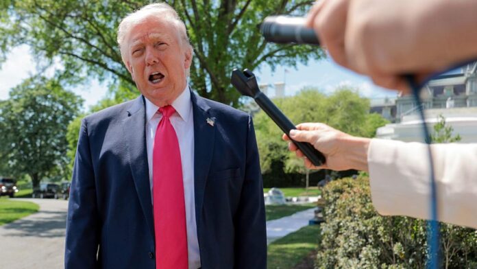 „Vorbește prea mult”. Cum se sabotează Trump singur în negocierile cu Iranul