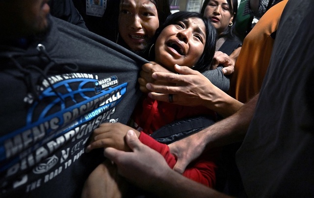 World Press Photo 2026 - Imaginea anului surprinde drama separării unei familii de migranţi în SUA/ Expoziţia internaţională ajunge şi anul acesta la Bucureşti, în luna mai