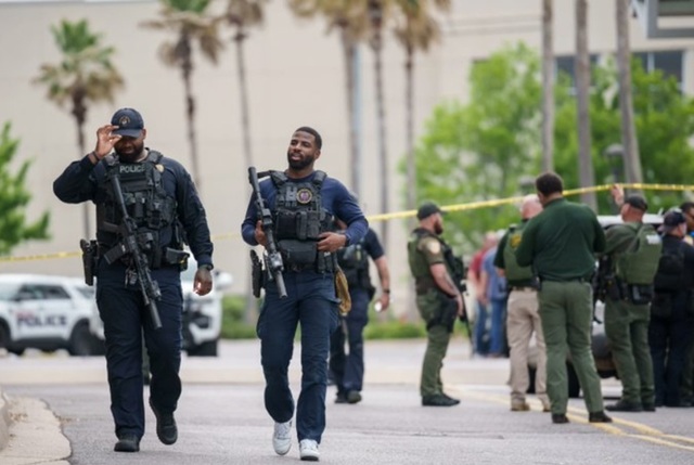 Zece persoane rănite, două grav, în urma unui schimb de focuri între grupuri rivale într-un mall din Baton Rouge, Louisiana; doi suspecți sunt încă în fugă