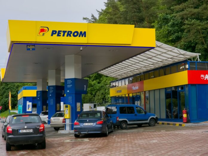 Zeci de benzinării Petrom au rămas fără motorină. Compania a scumpit prețurile în această după-amiază